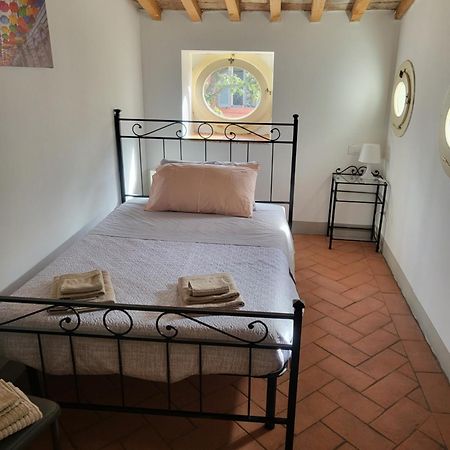 La Villa Apartments - Convenient For Sardinia And Corsica - 4-5 Beds -Private Parking Included With Camera 리보르노 외부 사진