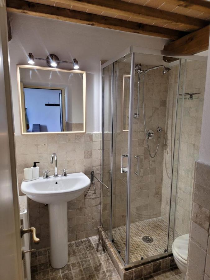 La Villa Apartments - Convenient For Sardinia And Corsica - 4-5 Beds -Private Parking Included With Camera 리보르노 외부 사진