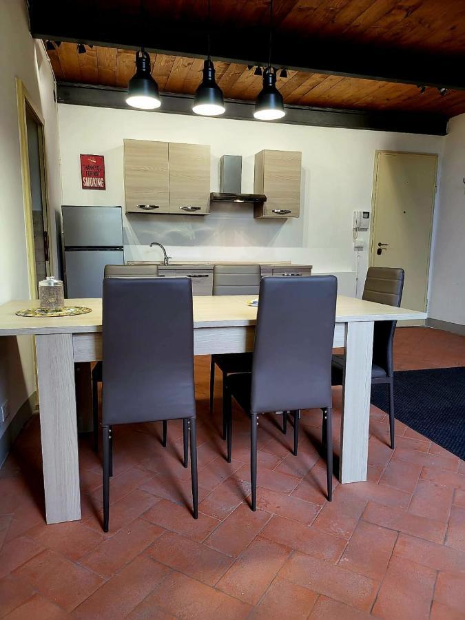 La Villa Apartments - Convenient For Sardinia And Corsica - 4-5 Beds -Private Parking Included With Camera 리보르노 외부 사진