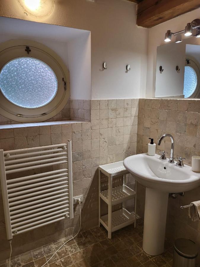 La Villa Apartments - Convenient For Sardinia And Corsica - 4-5 Beds -Private Parking Included With Camera 리보르노 외부 사진