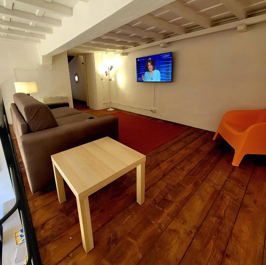 La Villa Apartments - Convenient For Sardinia And Corsica - 4-5 Beds -Private Parking Included With Camera 리보르노 외부 사진