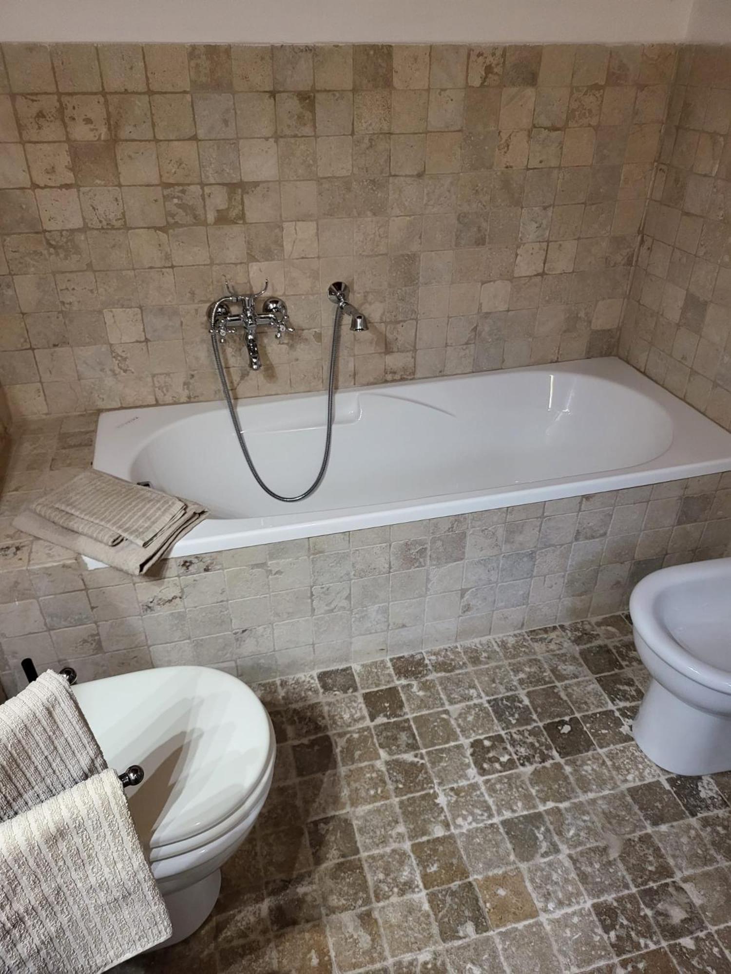 La Villa Apartments - Convenient For Sardinia And Corsica - 4-5 Beds -Private Parking Included With Camera 리보르노 외부 사진