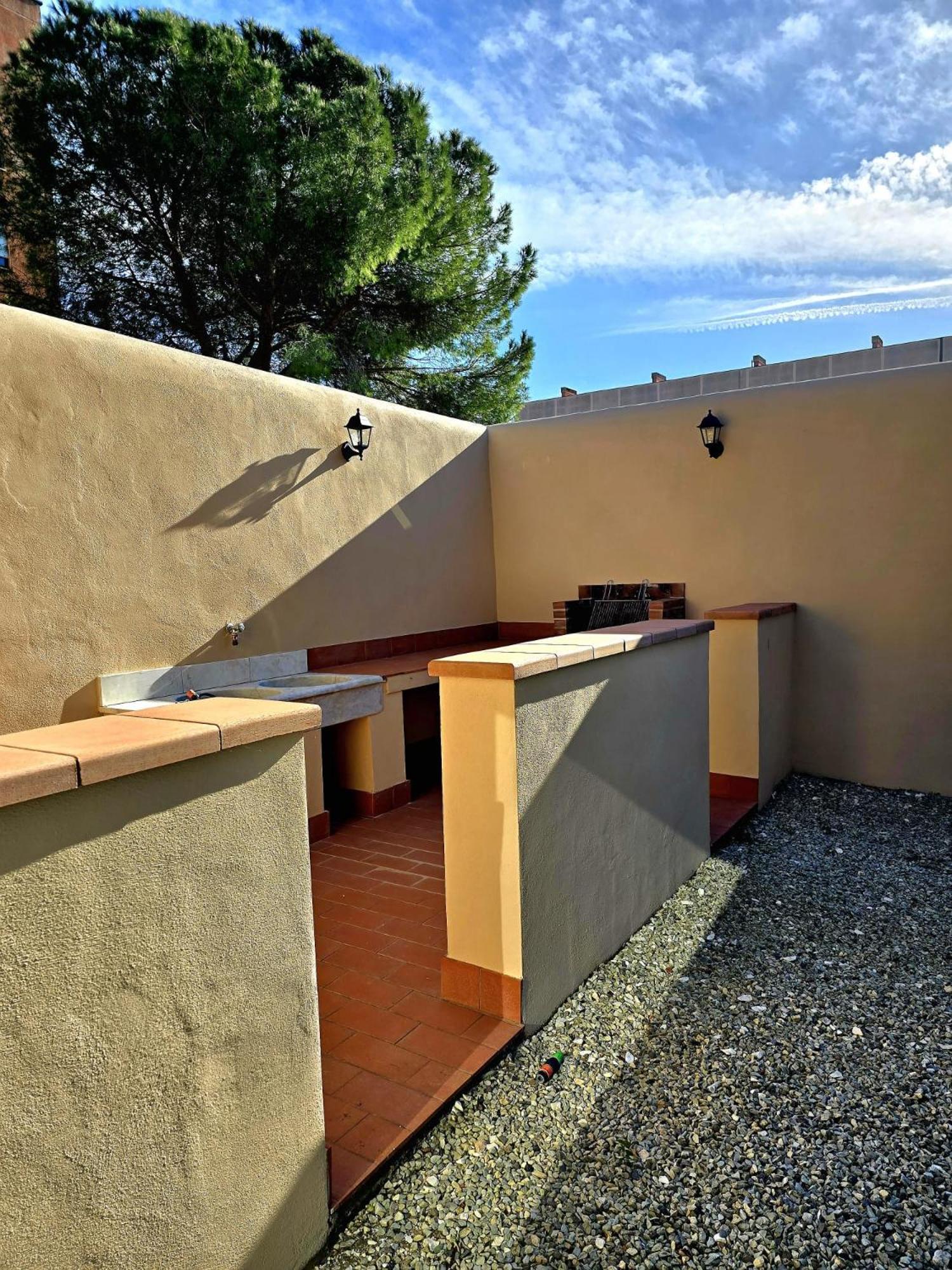 La Villa Apartments - Convenient For Sardinia And Corsica - 4-5 Beds -Private Parking Included With Camera 리보르노 외부 사진