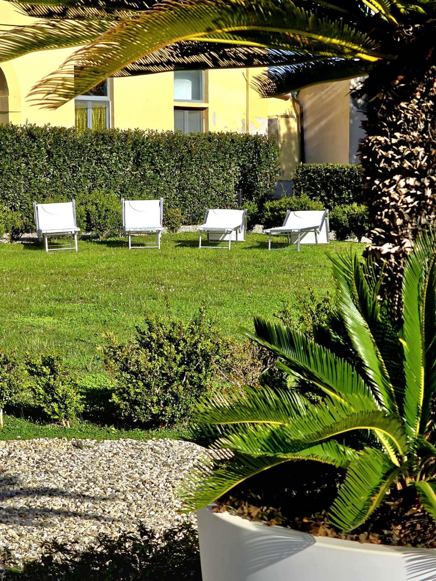 La Villa Apartments - Convenient For Sardinia And Corsica - 4-5 Beds -Private Parking Included With Camera 리보르노 외부 사진