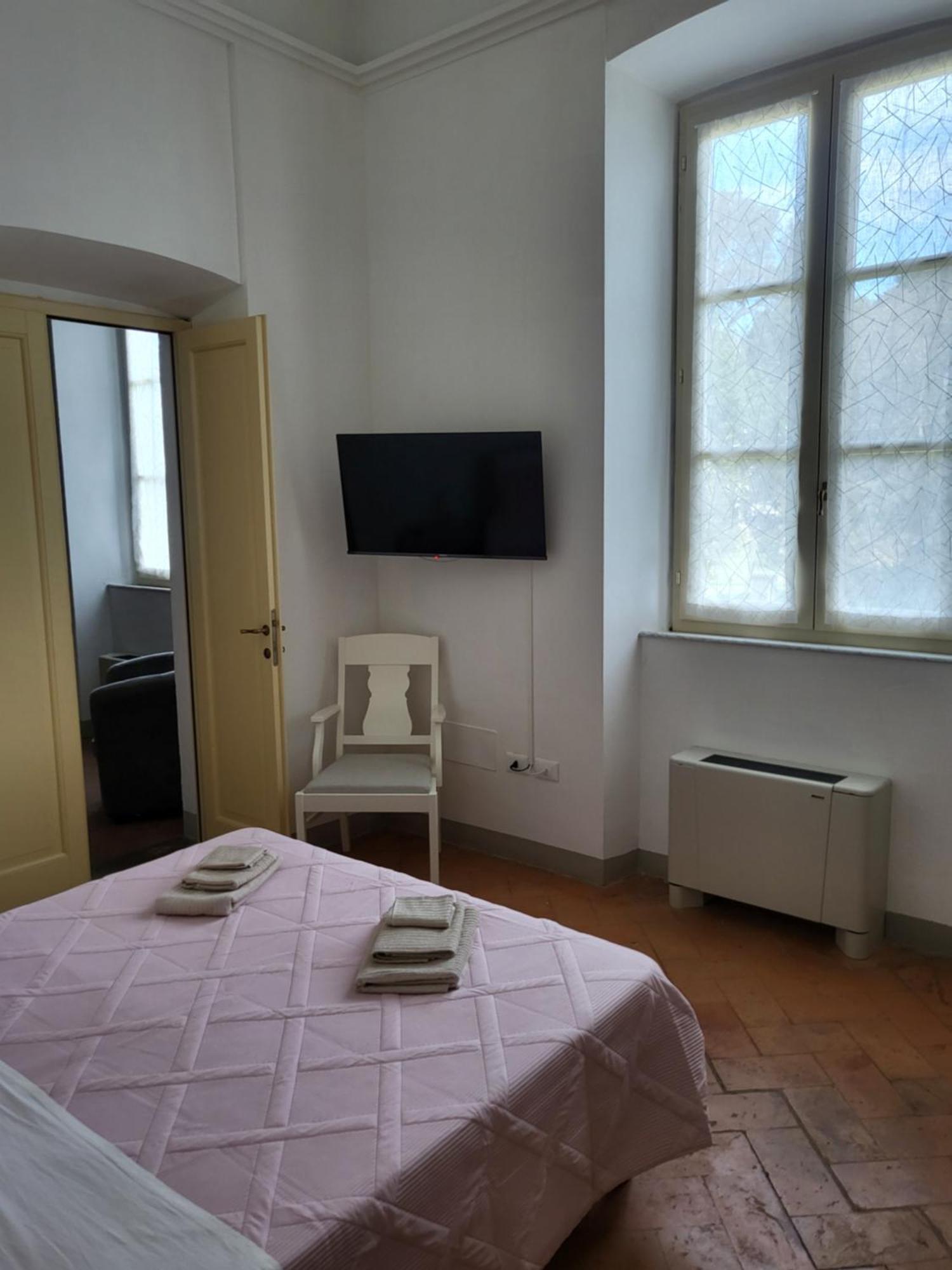 La Villa Apartments - Convenient For Sardinia And Corsica - 4-5 Beds -Private Parking Included With Camera 리보르노 외부 사진