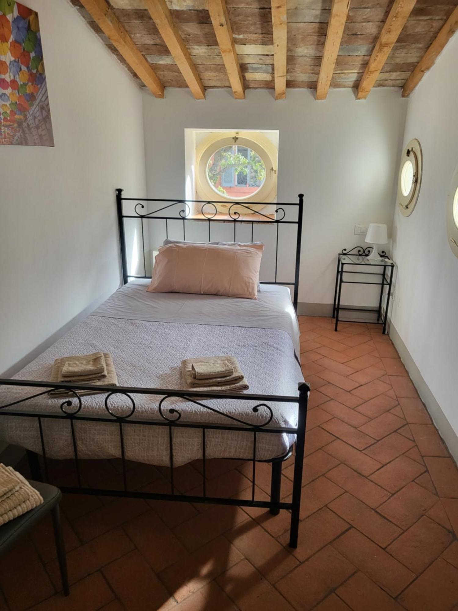 La Villa Apartments - Convenient For Sardinia And Corsica - 4-5 Beds -Private Parking Included With Camera 리보르노 외부 사진