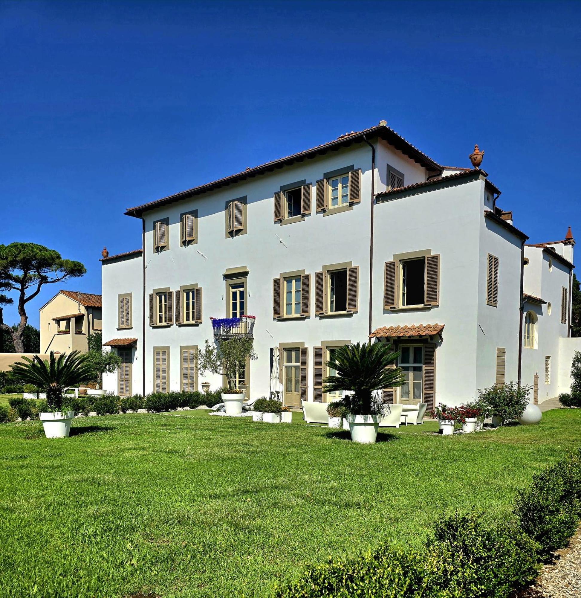 La Villa Apartments - Convenient For Sardinia And Corsica - 4-5 Beds -Private Parking Included With Camera 리보르노 외부 사진